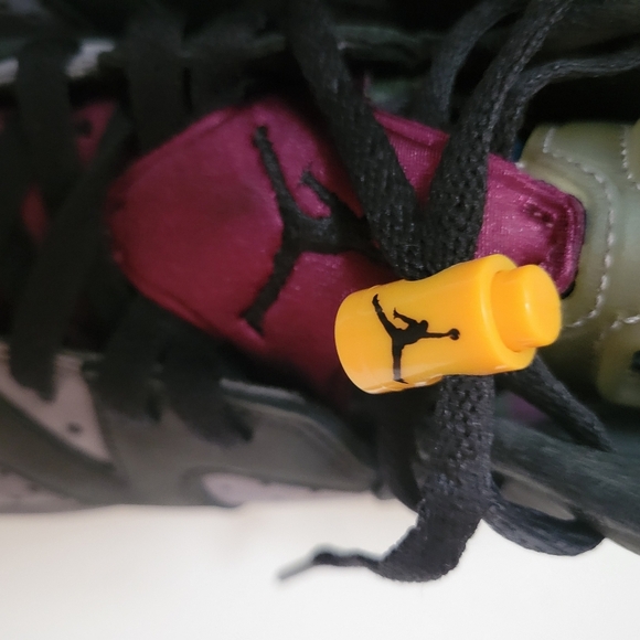 Air Jordan's 6 Retro Bordeaux Sneakers EUC - Picture 5 of 8